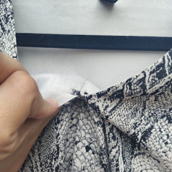 BANANA REPUBLIC | Snakeskin Fit-And-Flare Ruffle Hem Long Sleeve Mini Dress S - Picture 7 of 13